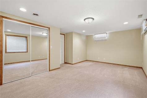 315 Wood Creek Lane Muscatine IA 52761