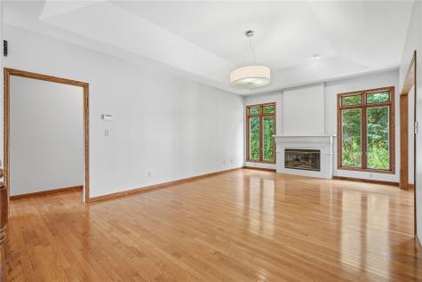 315 Wood Creek Lane Muscatine IA 52761