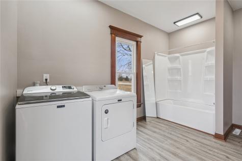 2921 220th Street Winthrop IA 50682
