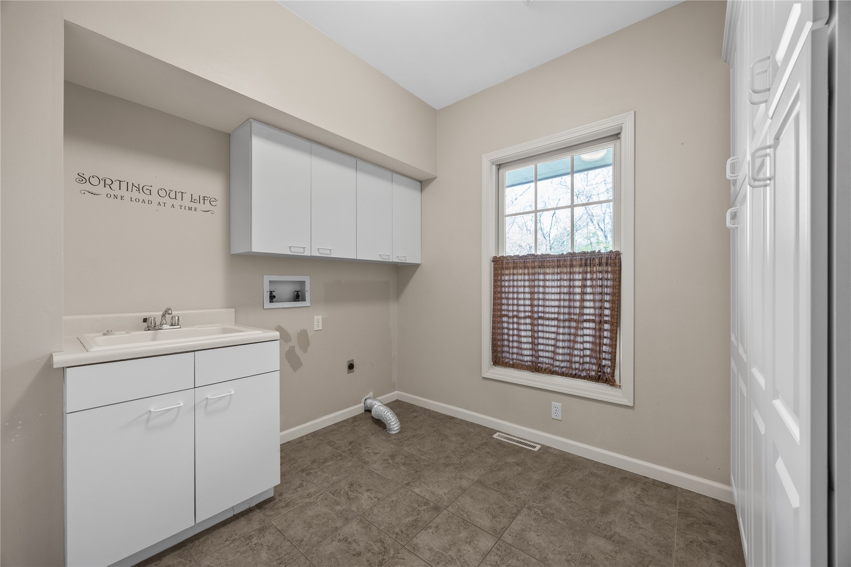 4899 Oak Grove Court NE Cedar Rapids IA 52411