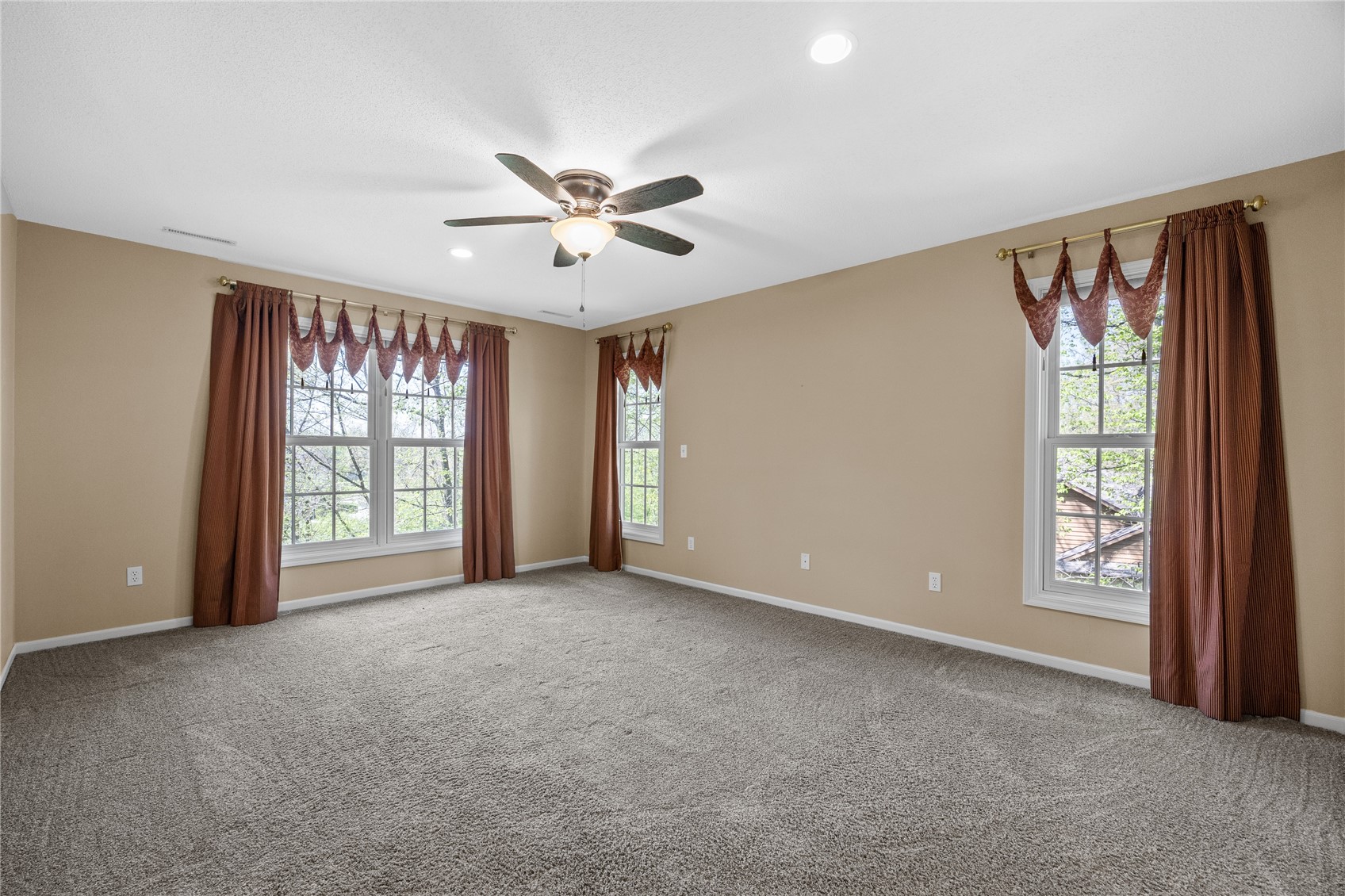 4899 Oak Grove Court NE Cedar Rapids IA 52411
