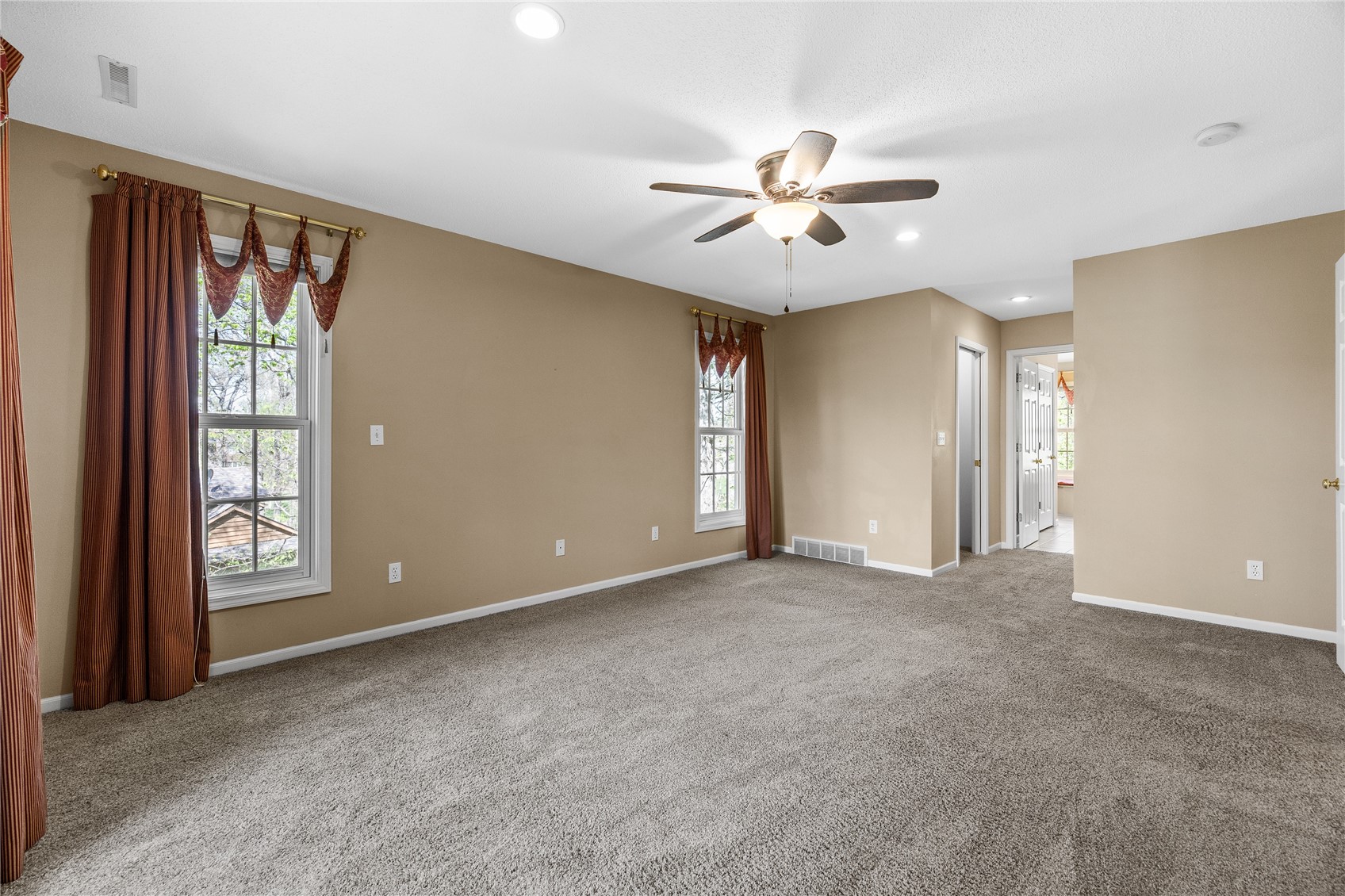 4899 Oak Grove Court NE Cedar Rapids IA 52411