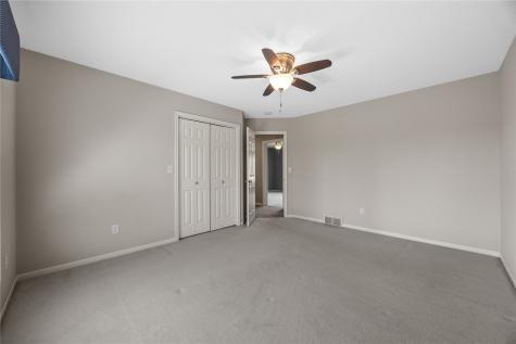 4899 Oak Grove Court NE Cedar Rapids IA 52411