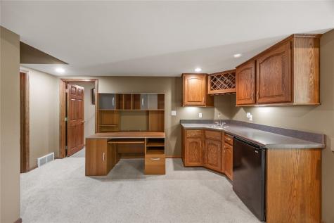 4899 Oak Grove Court NE Cedar Rapids IA 52411