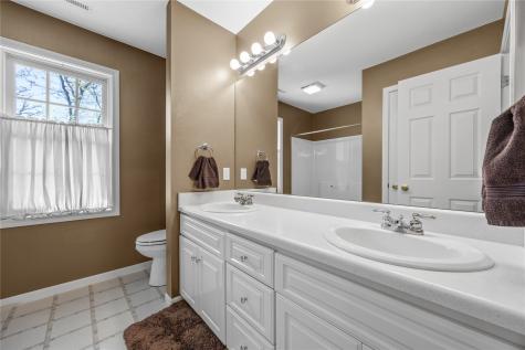 4899 Oak Grove Court NE Cedar Rapids IA 52411