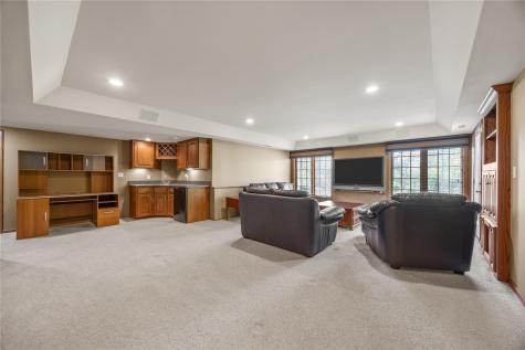 4899 Oak Grove Court NE Cedar Rapids IA 52411