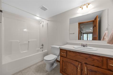 4899 Oak Grove Court NE Cedar Rapids IA 52411