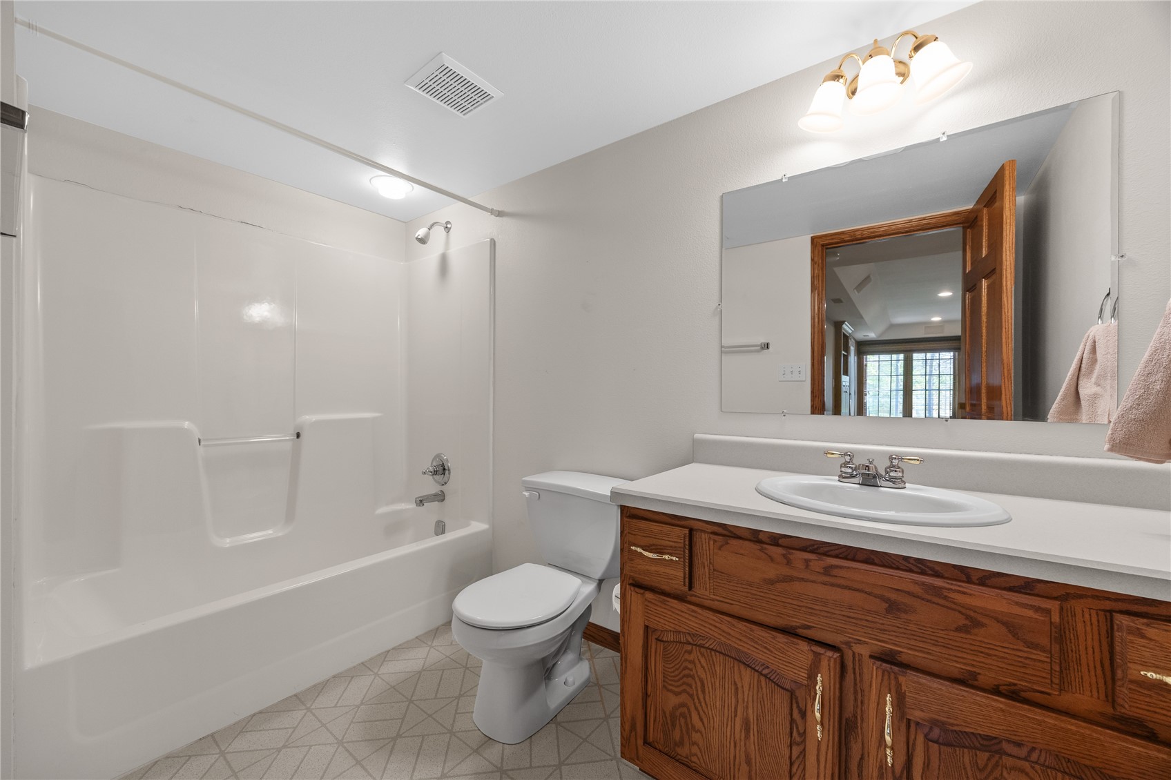 4899 Oak Grove Court NE Cedar Rapids IA 52411