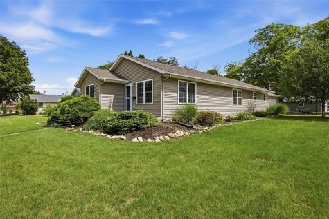 1103 E 1st Street Anamosa IA 52205