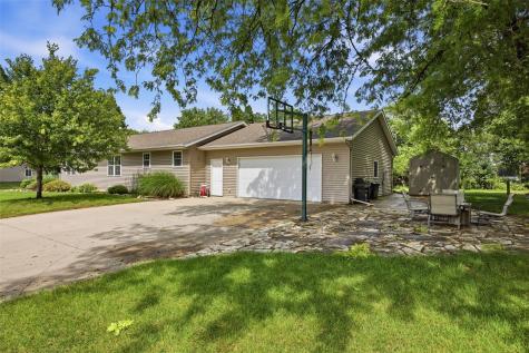 1103 E 1st Street Anamosa IA 52205