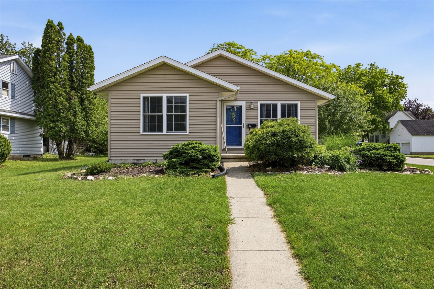 1103 E 1st Street Anamosa IA 52205