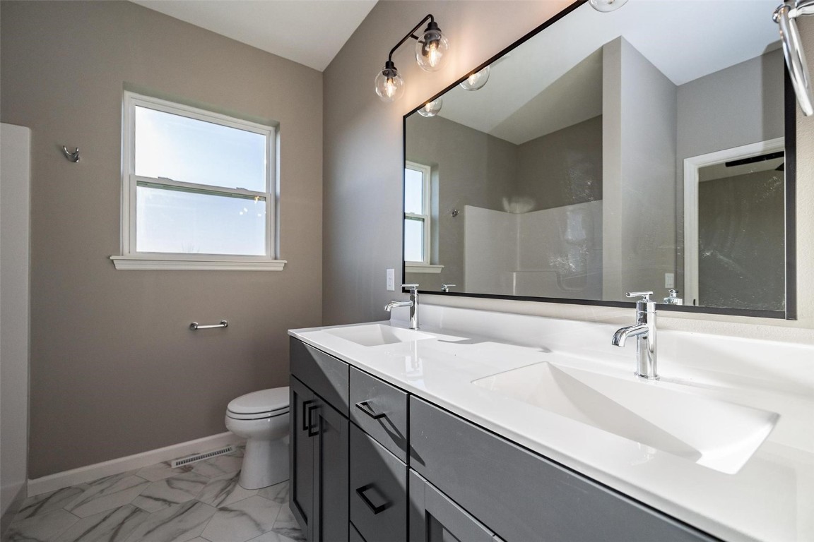 8821 Zeppelin Avenue NE Cedar Rapids IA 52402