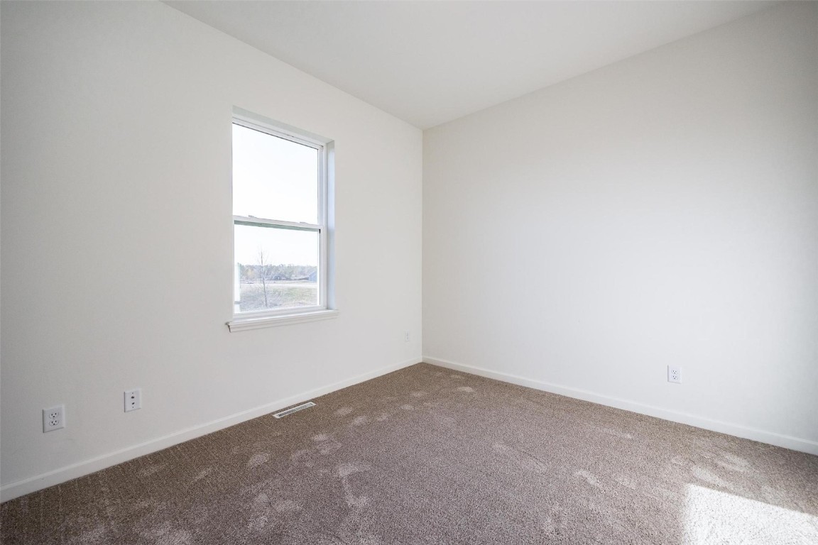 8821 Zeppelin Avenue NE Cedar Rapids IA 52402