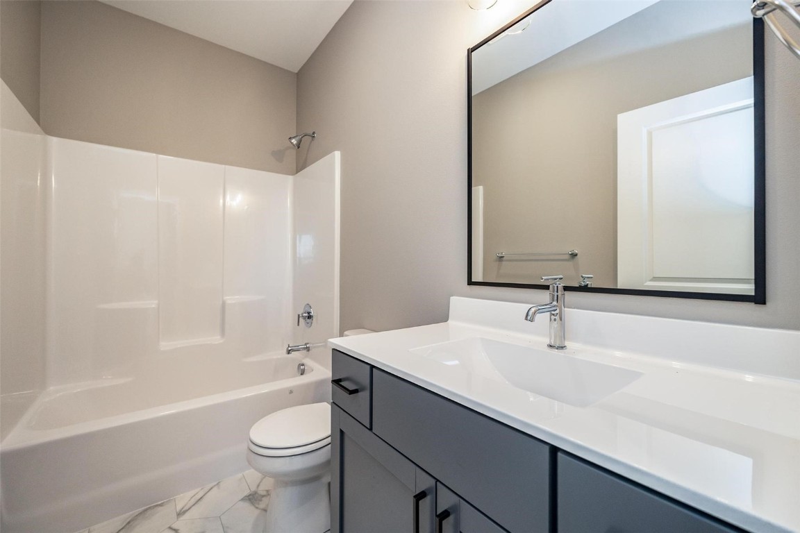 8821 Zeppelin Avenue NE Cedar Rapids IA 52402
