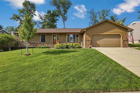 2111 Sandalwood Drive NE Cedar Rapids IA 52402