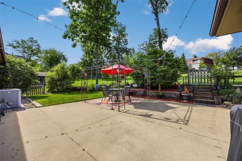 2111 Sandalwood Drive NE Cedar Rapids IA 52402