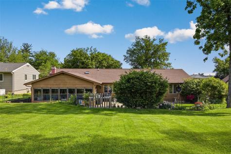 2111 Sandalwood Drive NE Cedar Rapids IA 52402