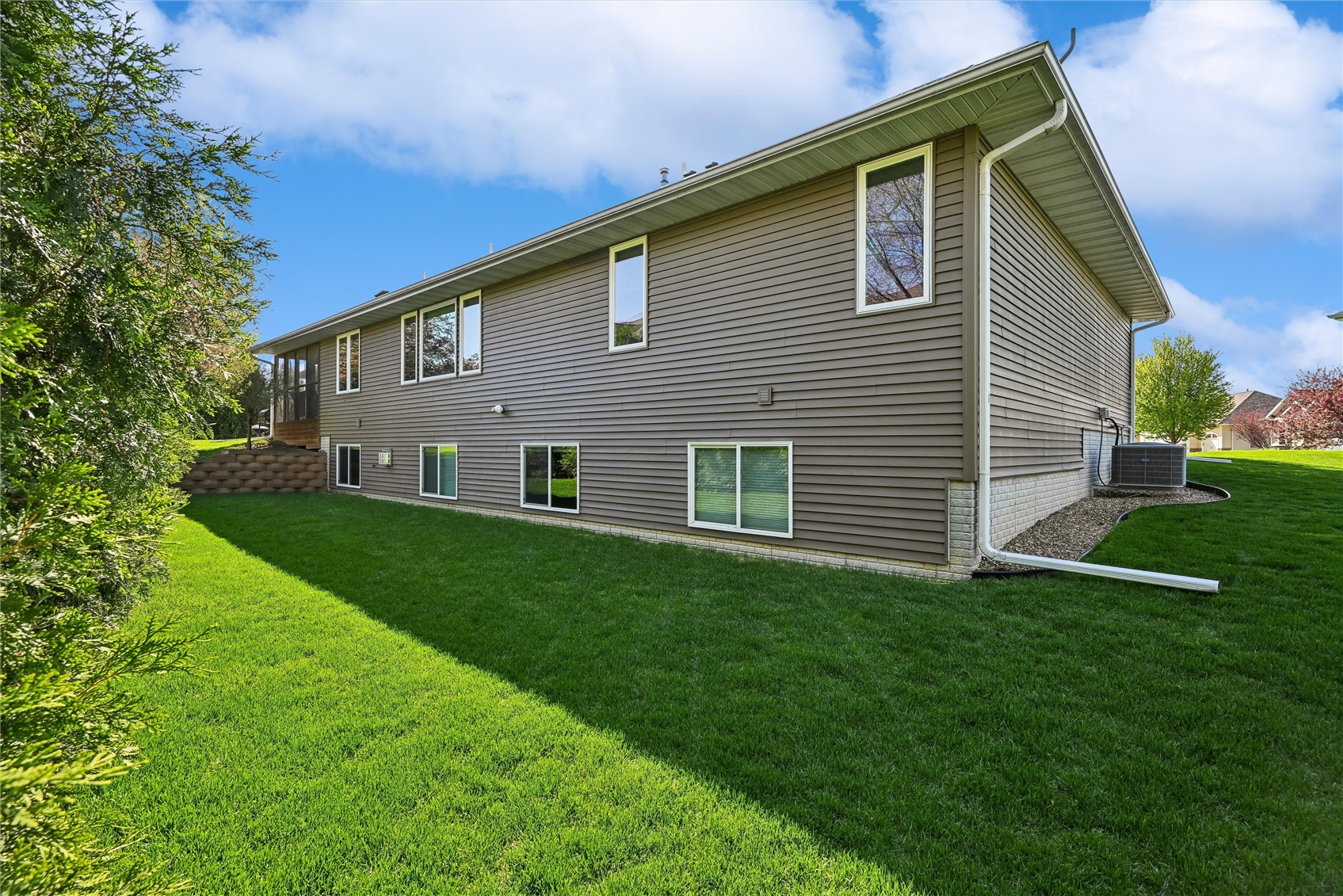 910 Aster Court Fairfax IA 52228