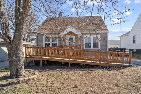 2467 Fruitland Boulevard SW Cedar Rapids IA 52404