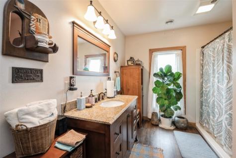 6707 28th Avenue Newhall IA 52315