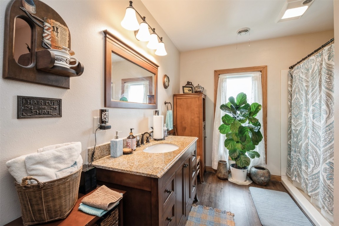 6707 28th Avenue Newhall IA 52315