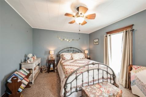 6707 28th Avenue Newhall IA 52315