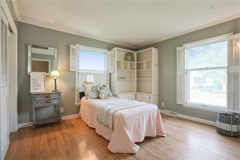 327 Parkland Drive SE Cedar Rapids IA 52403