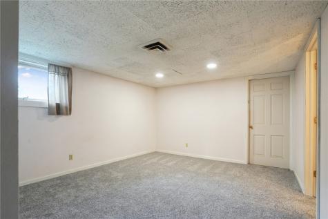 327 Parkland Drive SE Cedar Rapids IA 52403