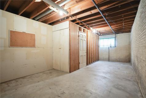 327 Parkland Drive SE Cedar Rapids IA 52403