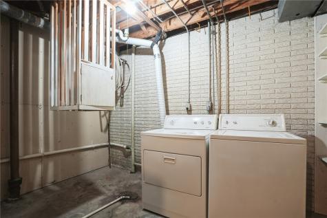 327 Parkland Drive SE Cedar Rapids IA 52403