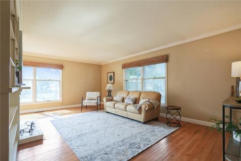 327 Parkland Drive SE Cedar Rapids IA 52403