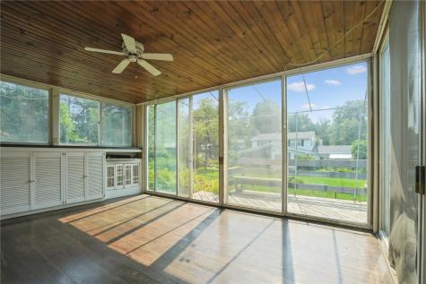 327 Parkland Drive SE Cedar Rapids IA 52403