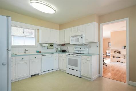 327 Parkland Drive SE Cedar Rapids IA 52403