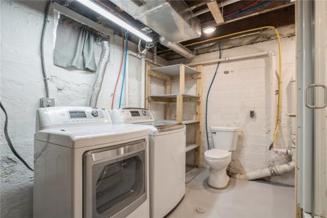 43 Vinton Street Palo IA 52324