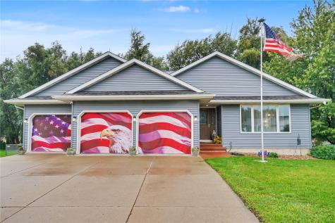 811 Valley Court Center Point IA 52213