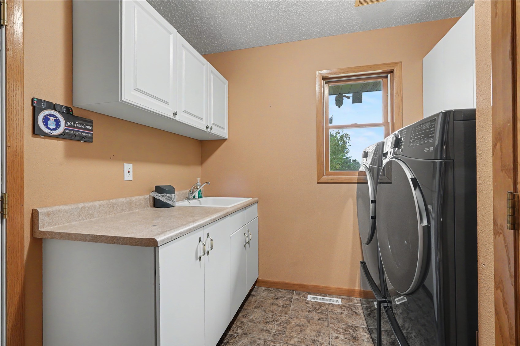 811 Valley Court Center Point IA 52213