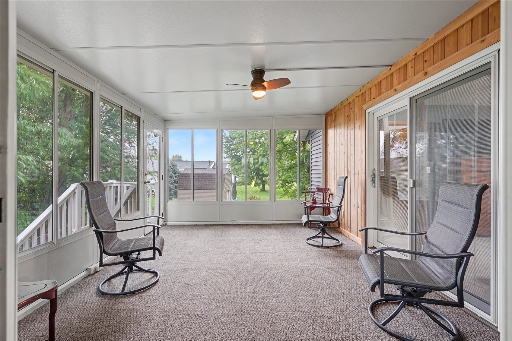 811 Valley Court Center Point IA 52213