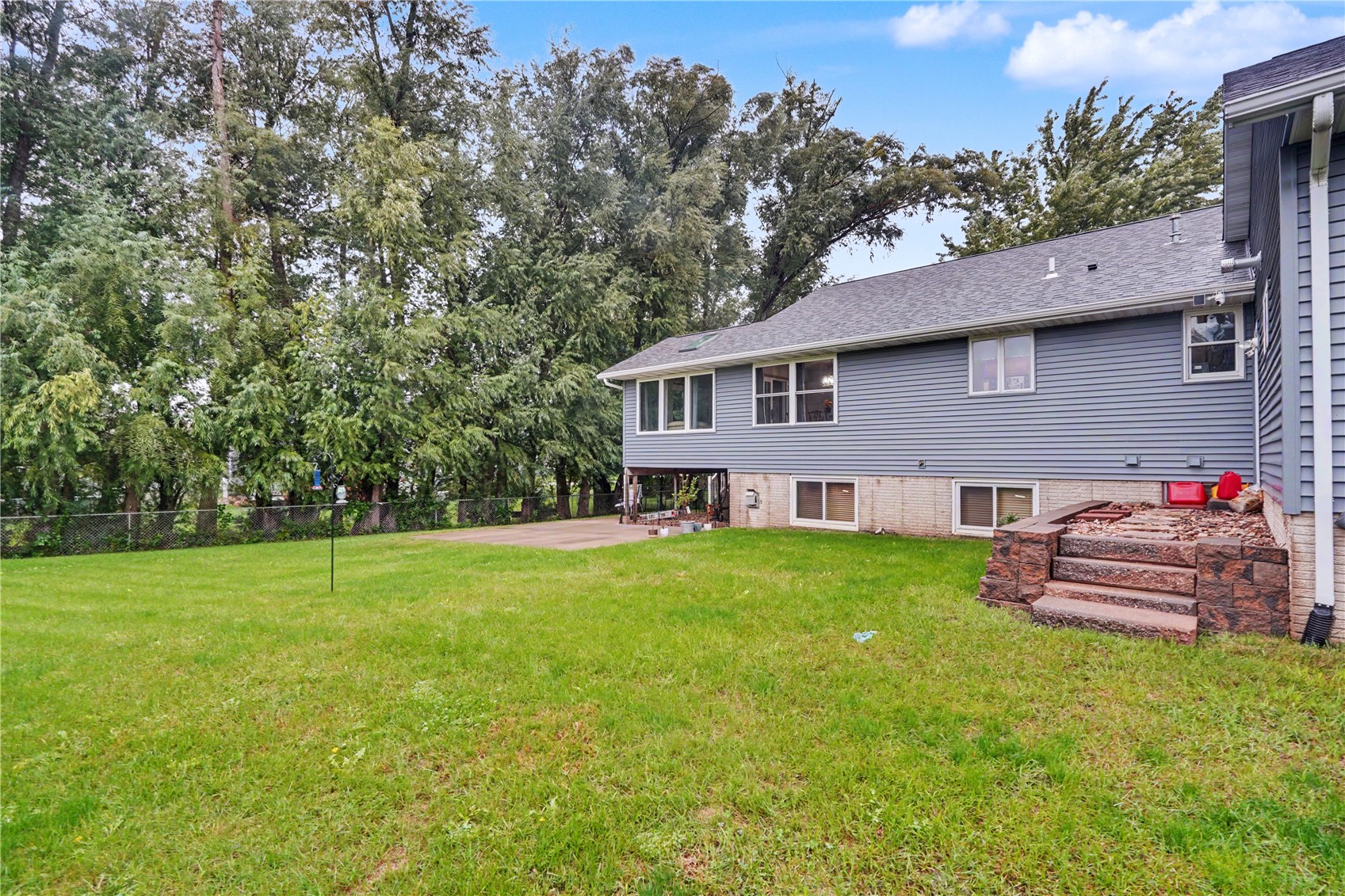 811 Valley Court Center Point IA 52213