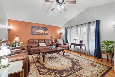 811 Valley Court Center Point IA 52213
