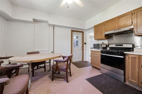 604 7th Street Belle Plaine IA 52208
