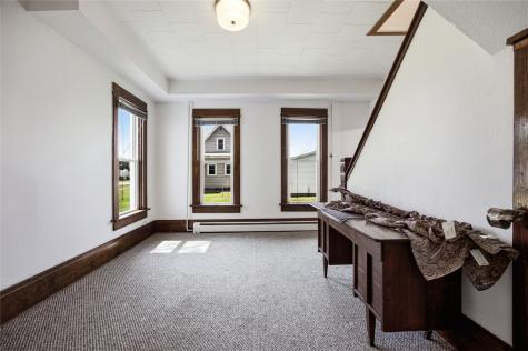 604 7th Street Belle Plaine IA 52208