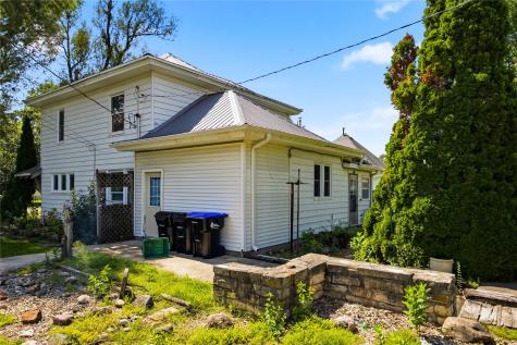 604 7th Street Belle Plaine IA 52208