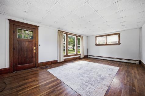 604 7th Street Belle Plaine IA 52208