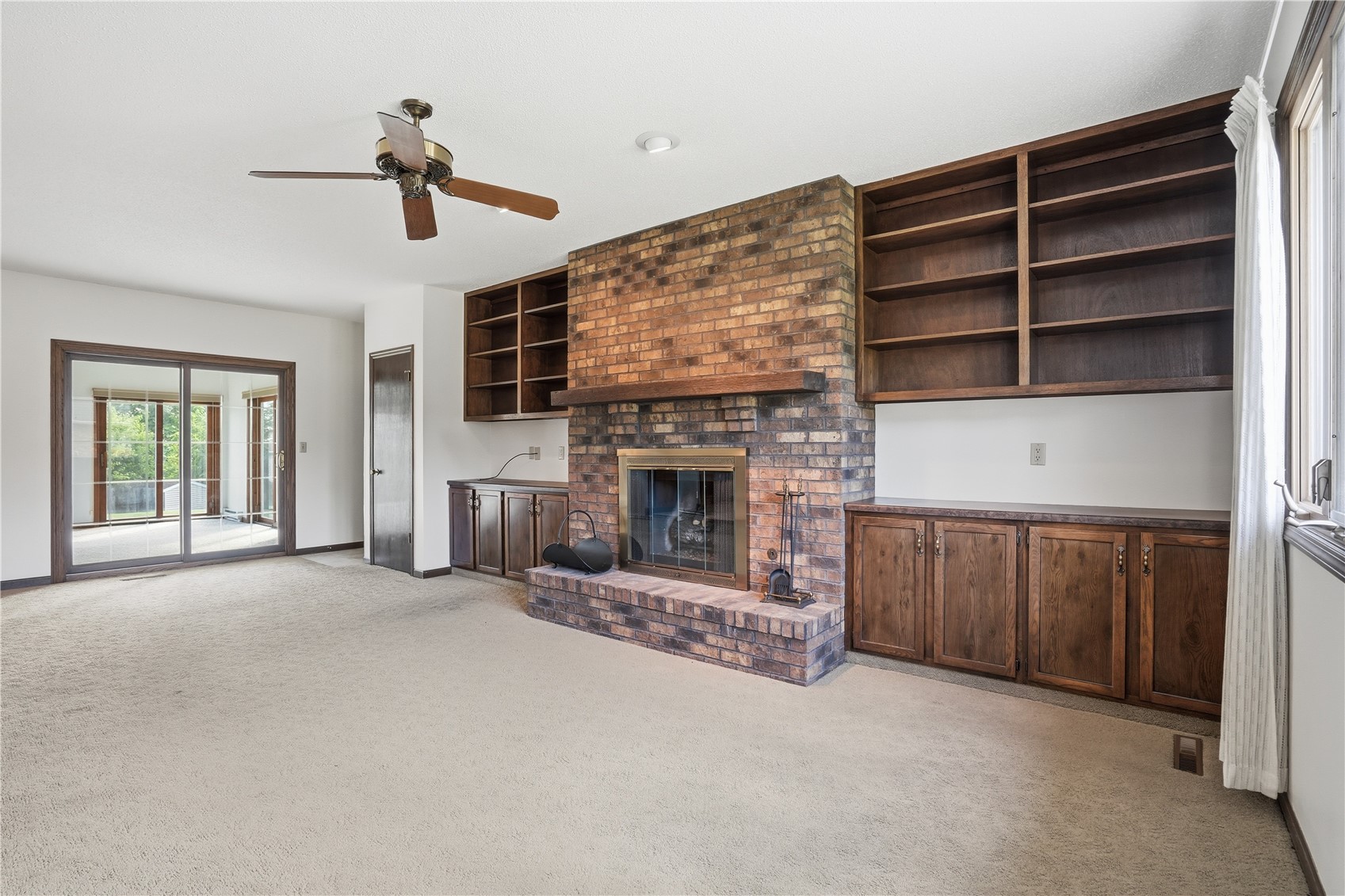 3904 Sally Drive NE Cedar Rapids IA 52402