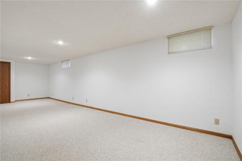 3904 Sally Drive NE Cedar Rapids IA 52402