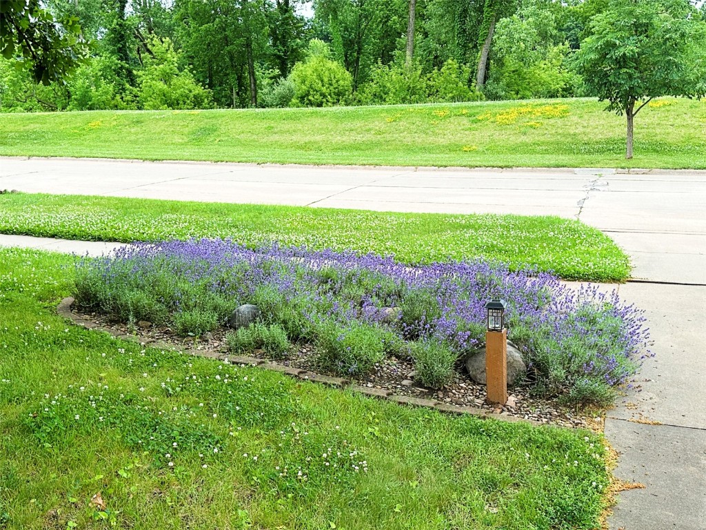 4276 Cottage Grove Parkway SE Cedar Rapids IA 52403