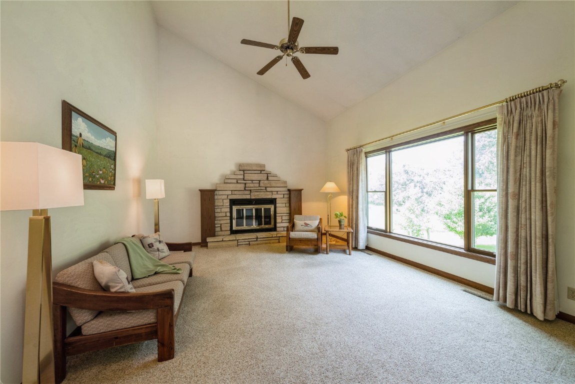 4276 Cottage Grove Parkway SE Cedar Rapids IA 52403