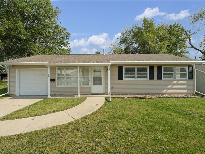 4851 Ford Avenue NW Cedar Rapids IA 52405