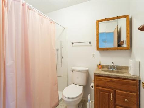 4851 Ford Avenue NW Cedar Rapids IA 52405