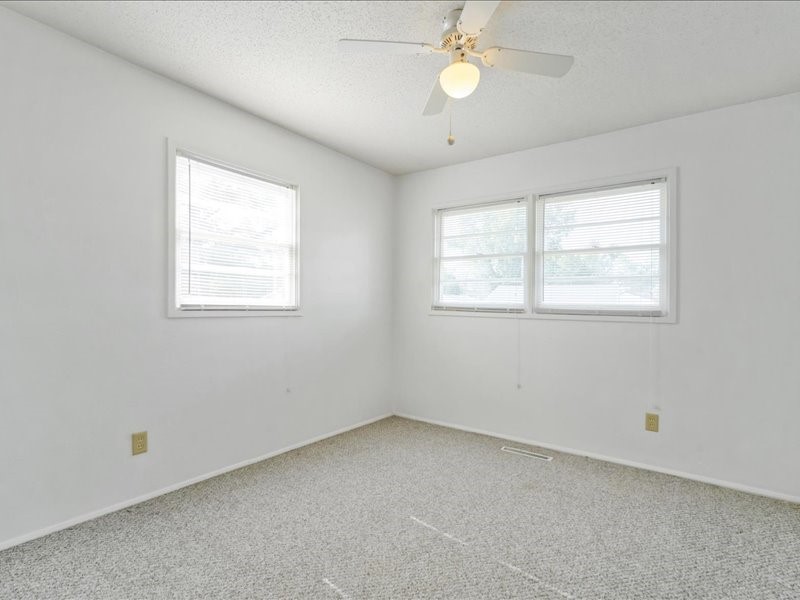 4851 Ford Avenue NW Cedar Rapids IA 52405